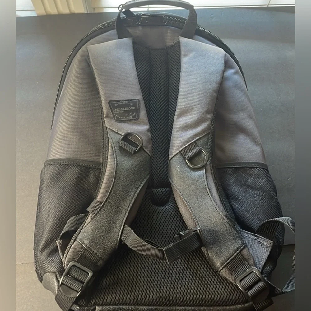 Mobile Edge Gray/Black 17.3″ Laptop Backpack